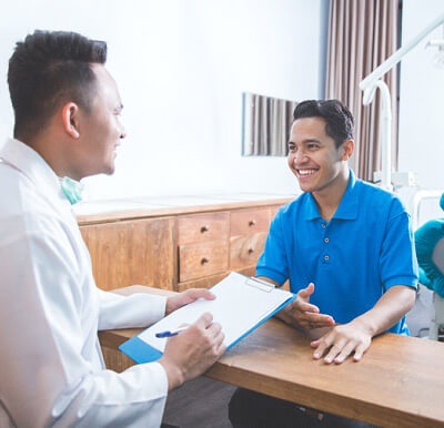 patient talking to a doctor